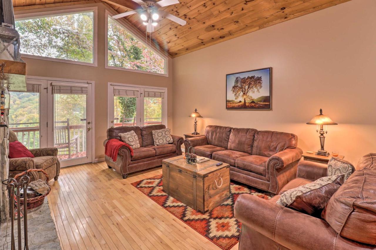 Rustic Red Cabin With Deck In Maggie Valley Club! Villa Exterior foto