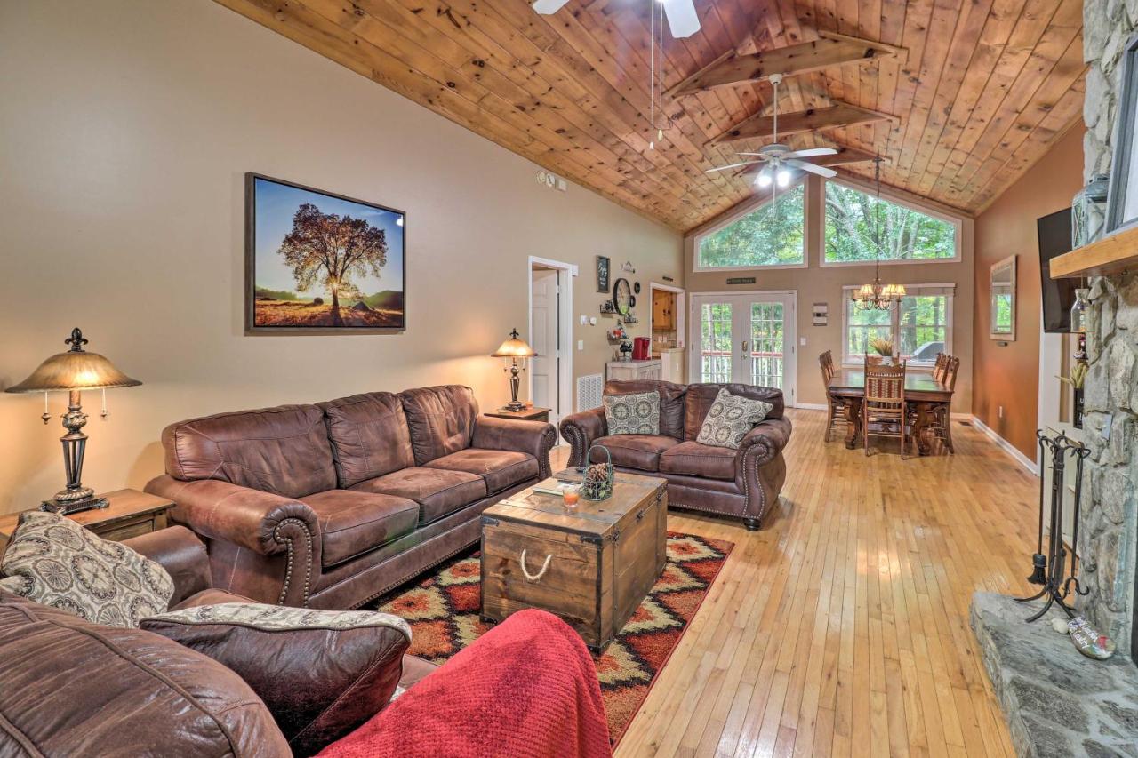Rustic Red Cabin With Deck In Maggie Valley Club! Exterior foto